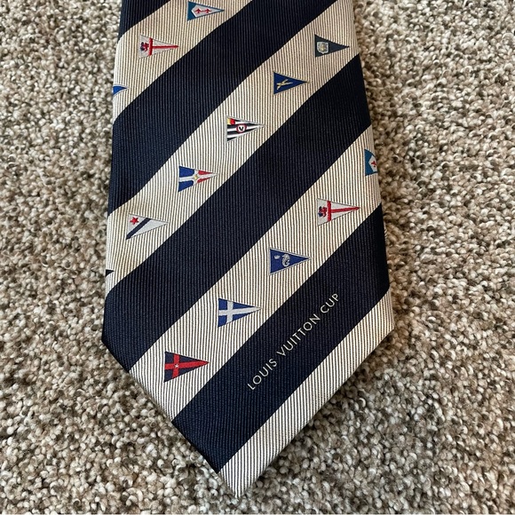 Louis Vuitton Cup Rare Authentic Silk Tie - Picture 2 of 7